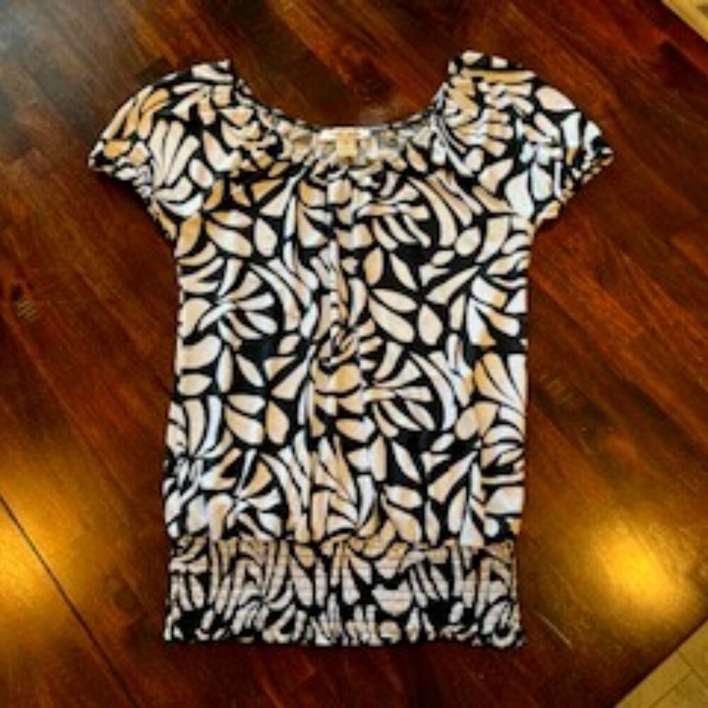 White House Black Market Smocked Dress Shirt SZ. Small